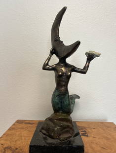 Large Modern Bronze Sculpture - Sergio Bustamante: Measurements: 14.5 in H x 5 in L x 8 in