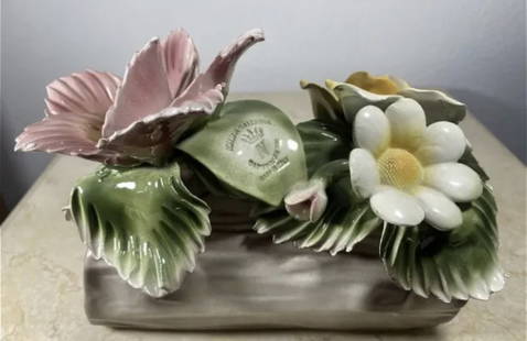 Italian Capodimonte Porcelain Flowers Trunk: Measurements: 7 in L x 5 in H x 3.5 in W- good condition