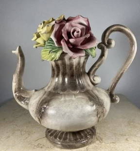 Italian Capodimonte Tea Pot: Measurements: 8.5 x 8.5 in