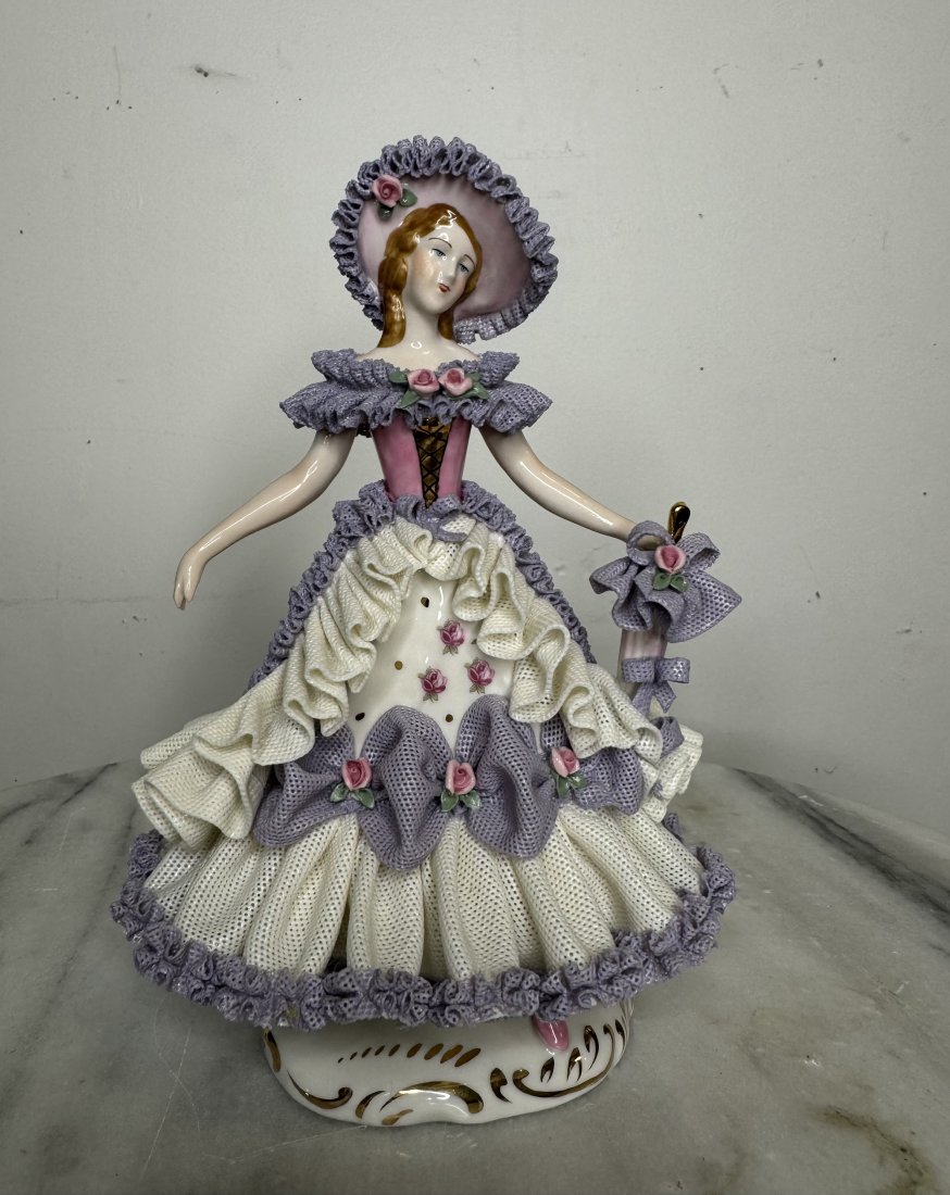 Large Germany Dresden Porcelain Lace Woman: Measurements: 7 x 5 in
