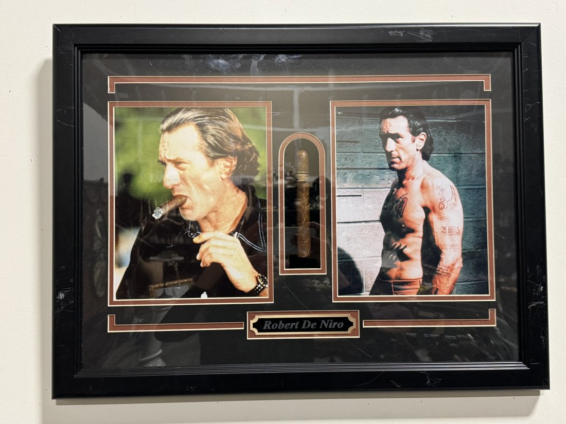 Robert De Niro Memorabilia: Measure: 24 I x 18 in