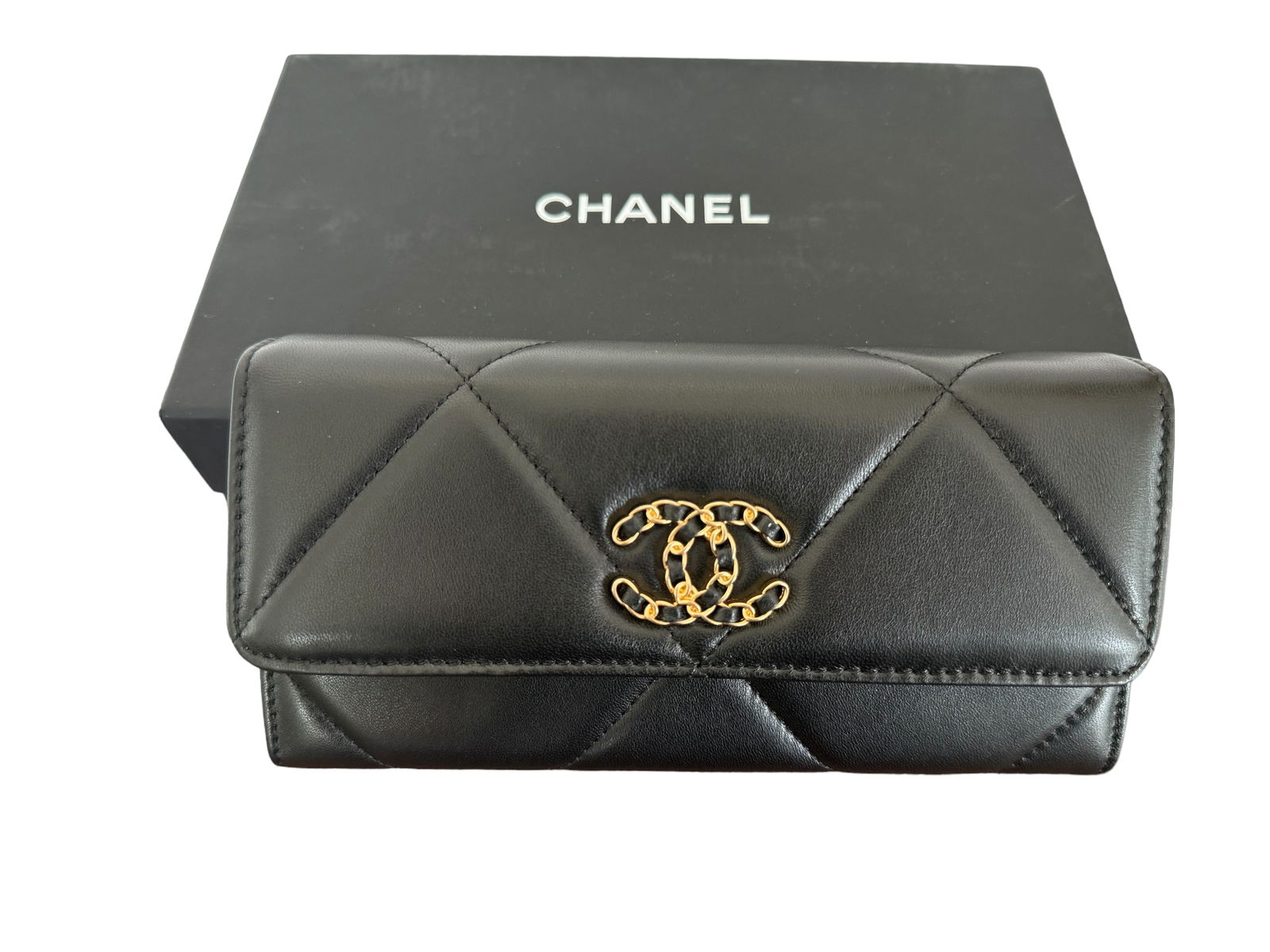 CHANEL 19 LEATHER WALLET (1 of 3)