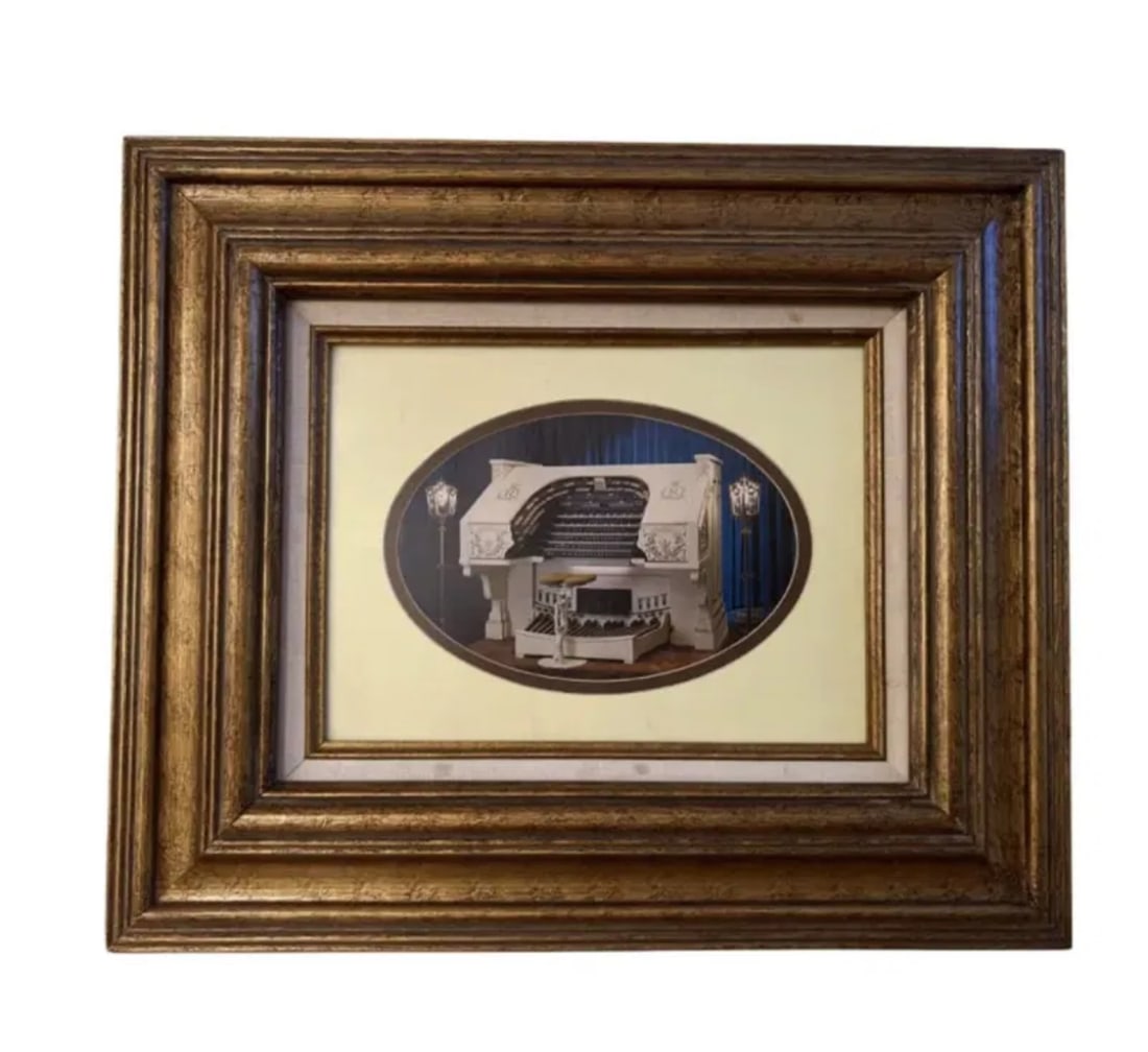 The Mighty Wurlitzer Organ - Paramount History: Measurements: 20 in x 17 inches