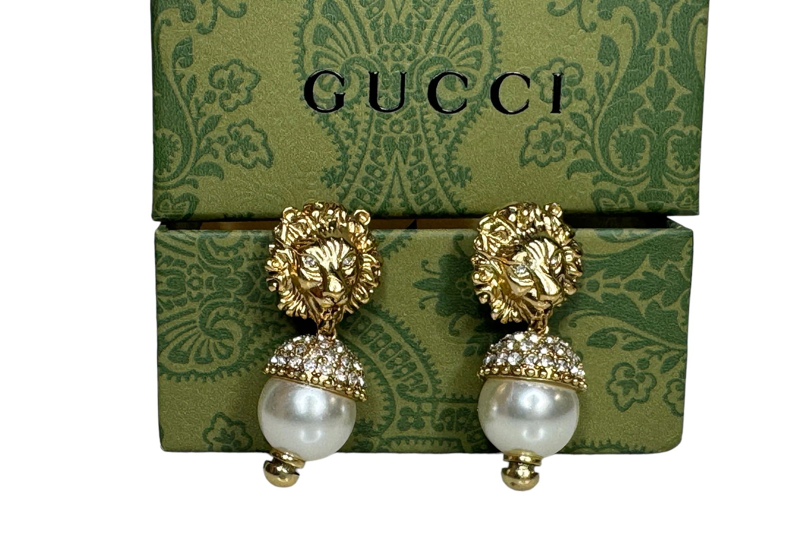 Gucci Pearl Earrings: Dust bag and box included.