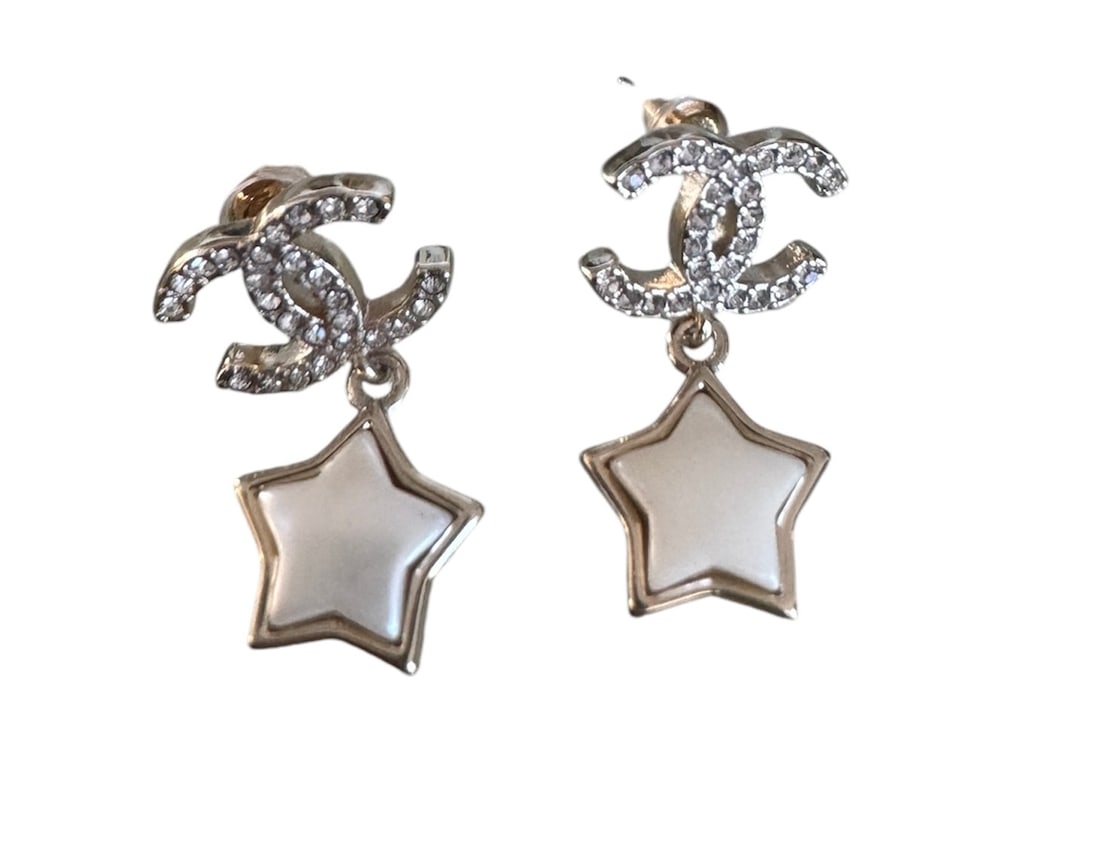 Chanel Star Pendant Earrings (1 of 3)