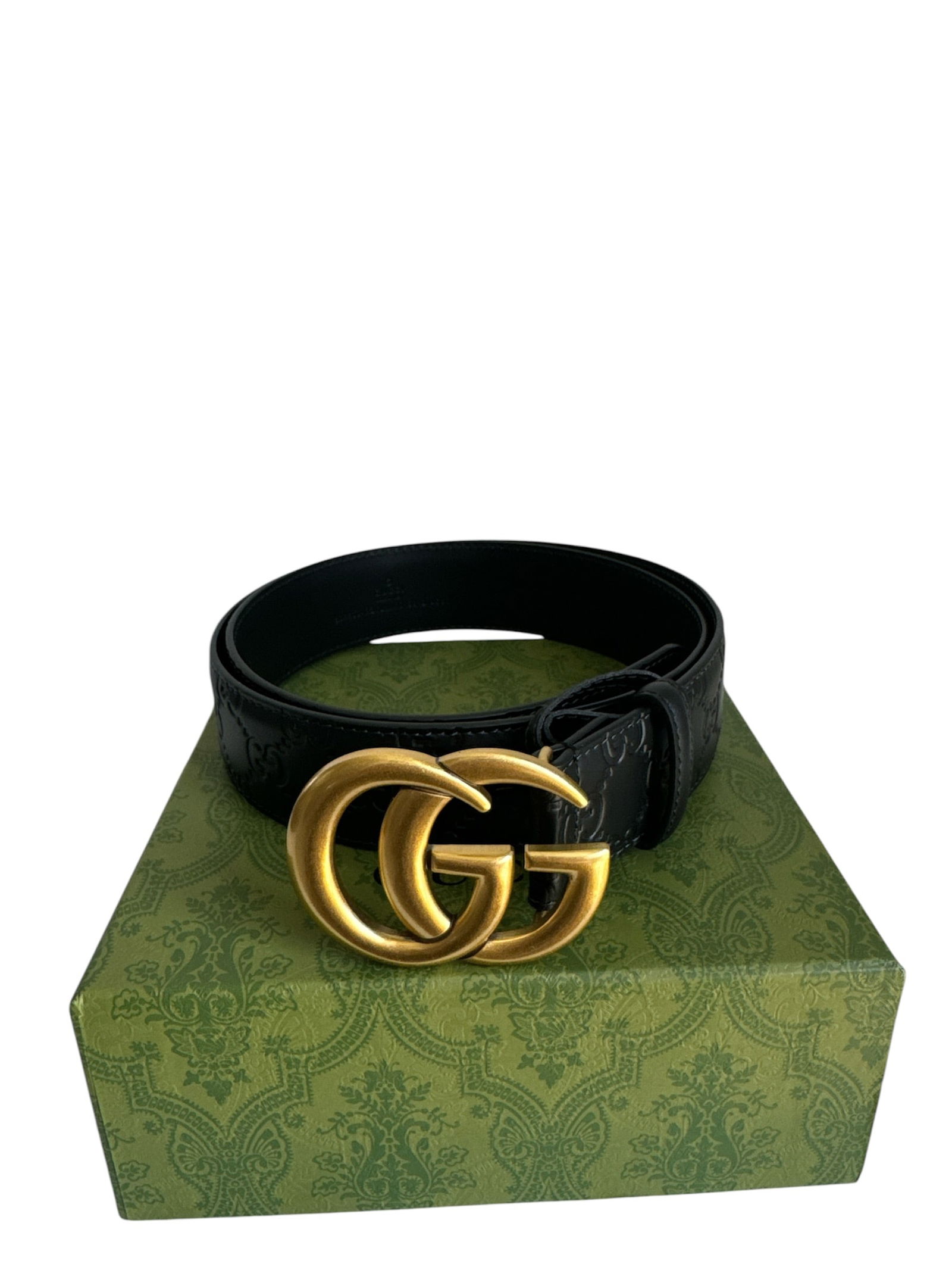 Gucci Woman Belt: Size: 30-33. Dust bag included and box - shipping only.