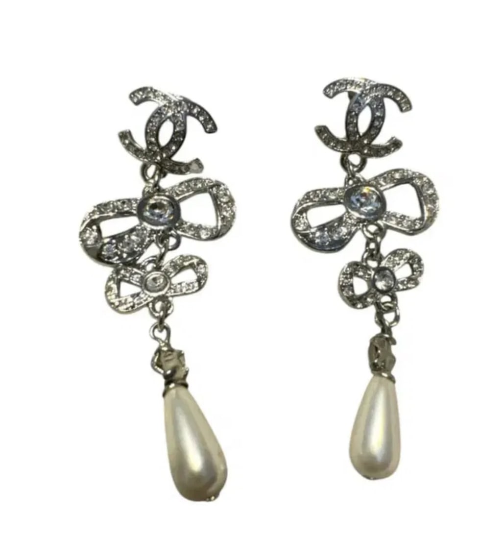 Chanel CC Logo Pearl Earrings (1 of 2)