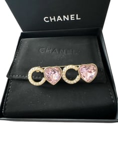 Chanel Pearl pin & brooche
