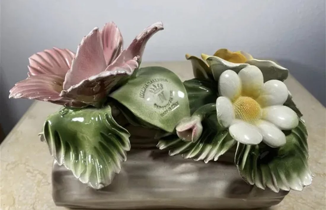 Italian Capodimonte Porcelain Flowers Trunk: Measurements: 7 in L x 5 in H x 3.5 in W