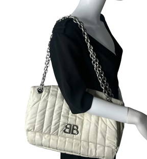 Balenciaga Women's White Monaco Medium Leather Shoulder Bag: Size: Height: 20cm Width: 31cm Depth: 11cmStrap drop: 27/52cm. Review all the pictures before bidding. All Sales are final.