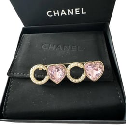 Chanel Pearl pin & brooche