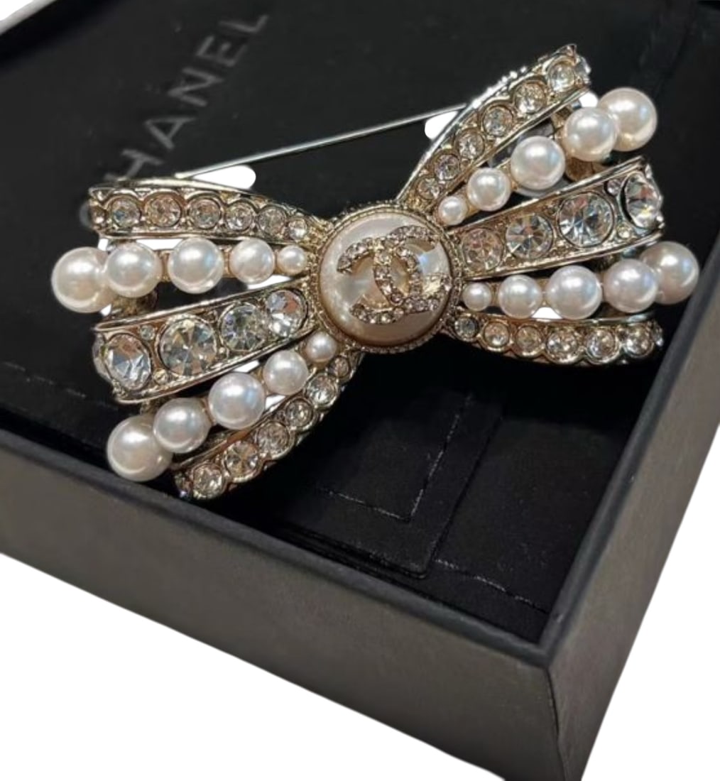 Chanel Brooch (1 of 1)