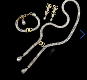 DG Necklace Set