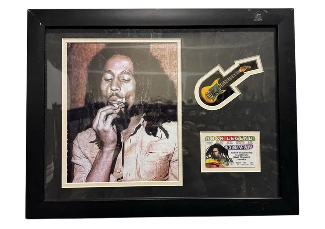 Bob Marley Memorabilia: Size: 18 in x 14 in