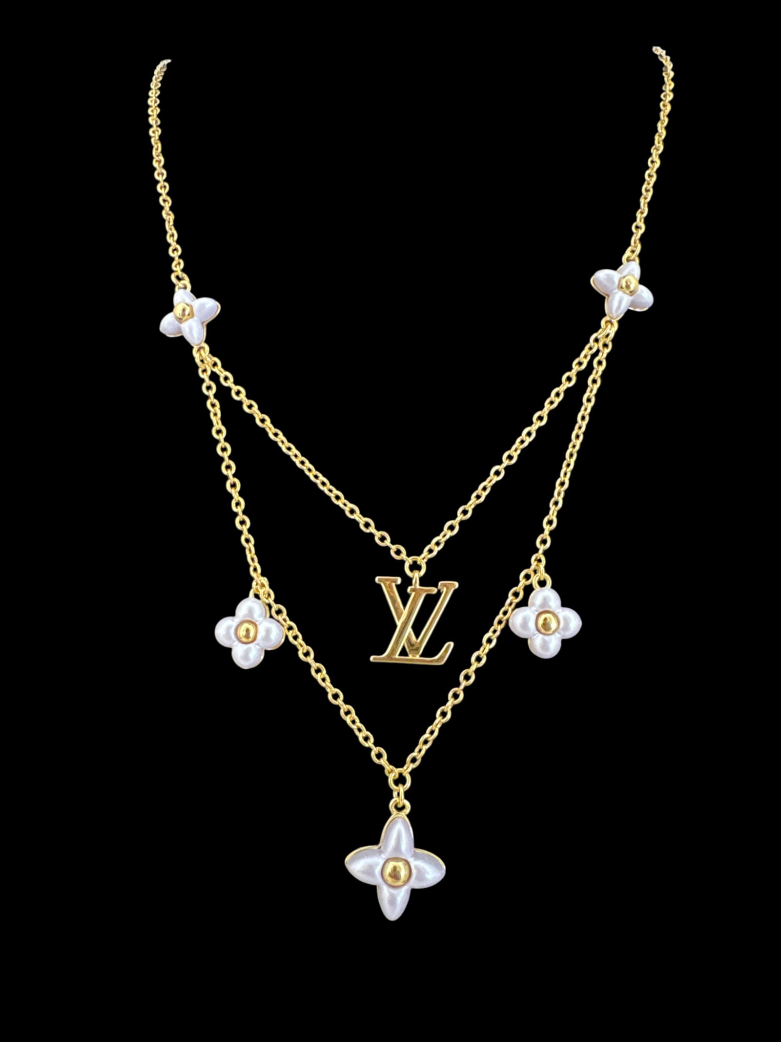 Louis Vuitton Gold Necklace: iNCLUDES BOX- Shipping only -All sales are final,please inspect all the items before bidding