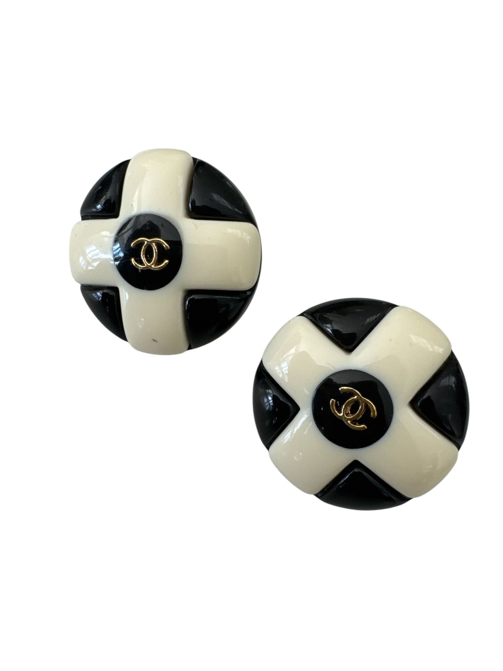 Chanel white and Black Earrings: iNCLUDES BOX- Shipping only -All sales are final,please inspect all the items before bidding