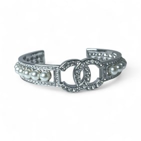 Chanel Faux Pearls Bracelet