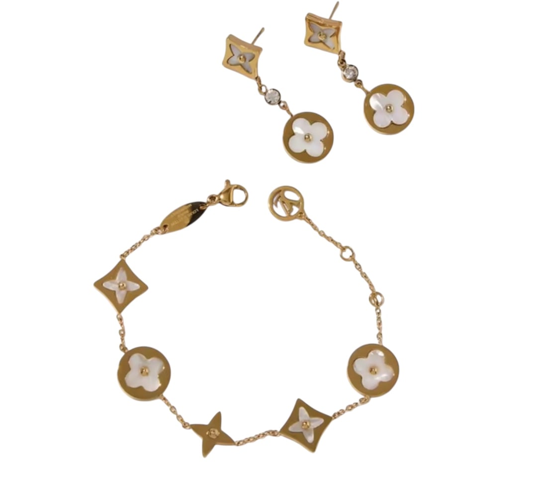 Louis Vuitton Earrings and Bracelet Set: iNCLUDES BOX- Shipping only -All sales are final,please inspect all the items before bidding.