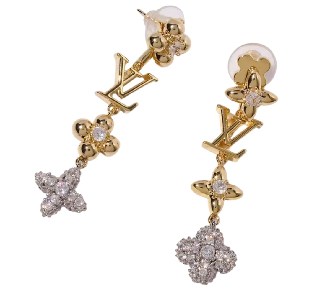 Louis Vuitton Large Earrings: iNCLUDES BOX- Shipping only -All sales are final,please inspect all the items before bidding.