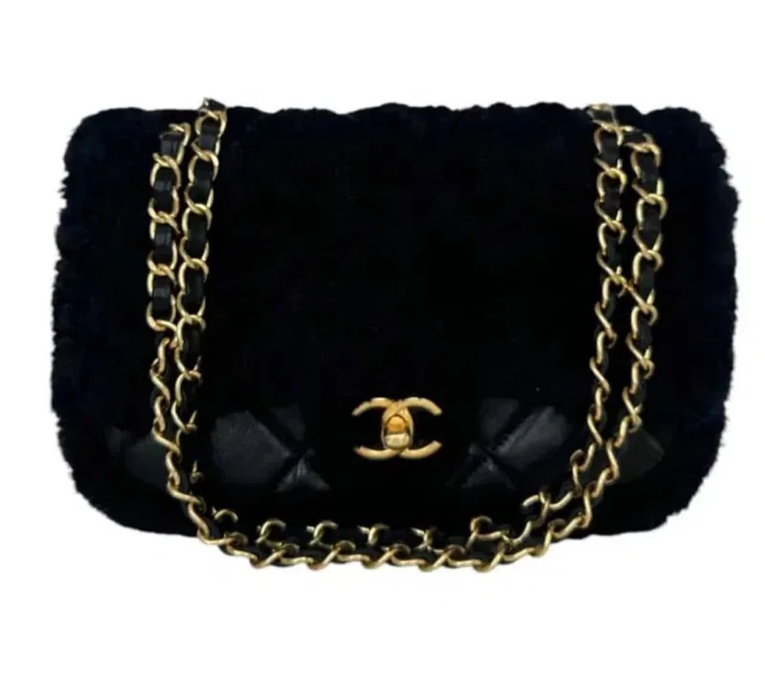 Chanel Shealing Flap Bag: SizE: 7 in x 5 in x 2.5 -Made in Italy- Includes Box and dust bag. Shipping only. In good condition. All sales are final,please inspect all the items before bidding.