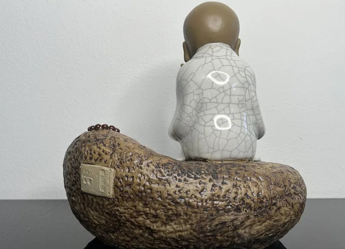 Chinese Folk Wucai Porcelain: Size:12 in x 10 in x 6 in