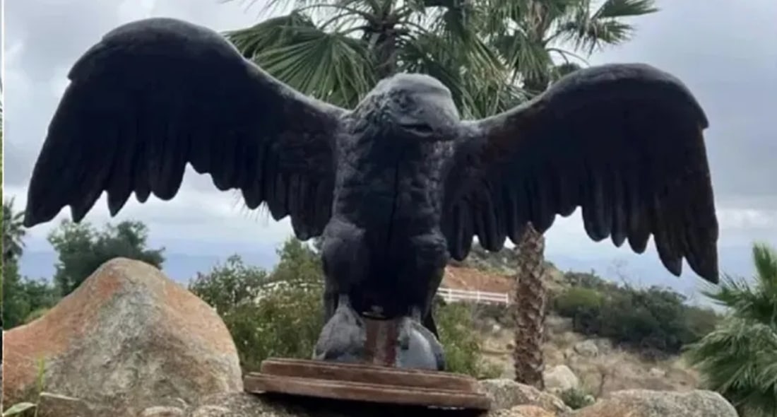 Large Metal Eagle Sculpture: Size:46 in x 17 in
