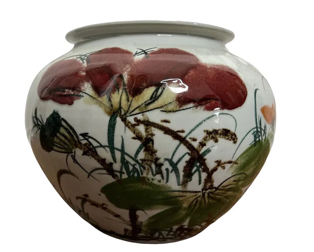 Chinese Porcelain Vase: Size:10 in x 12 in