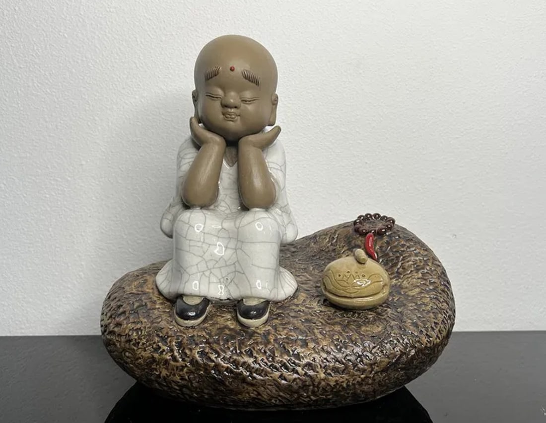 Chinese Folk Wucai Porcelain: Size:12 in x 10 in x 6 in