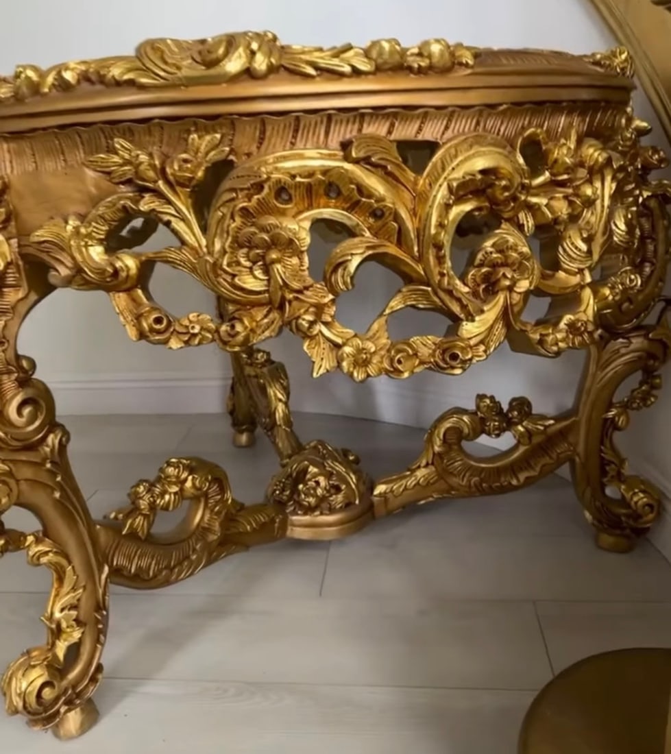 French Style Round table - 2