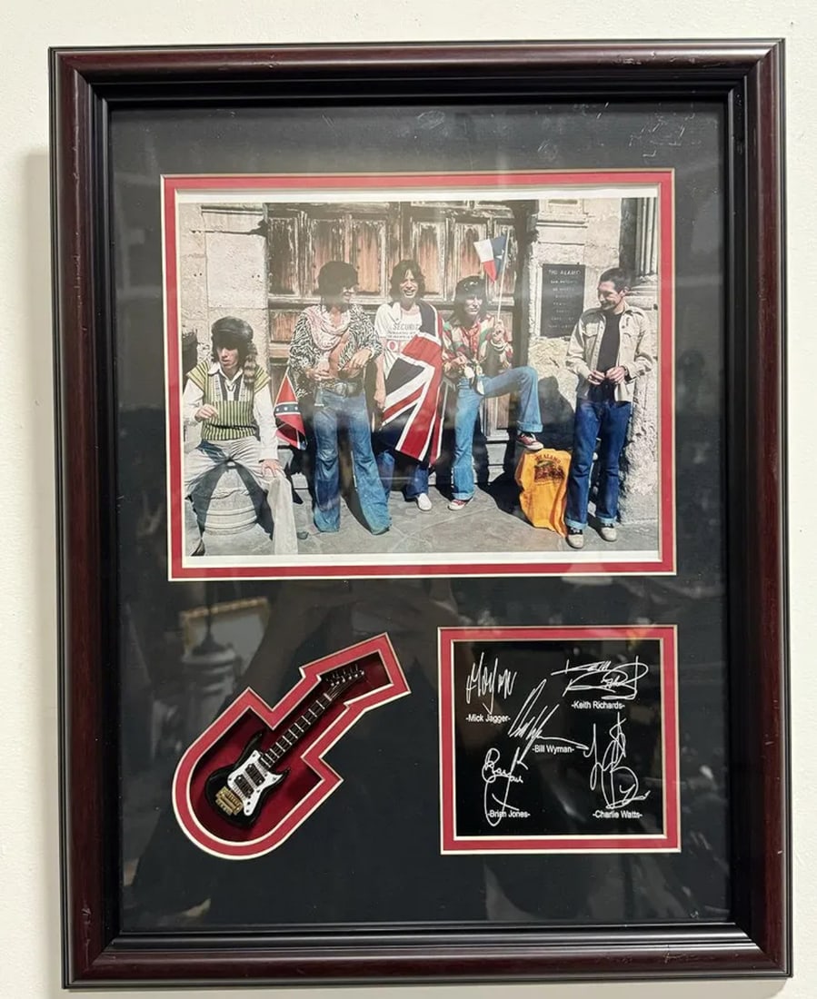 Aerosmith Memorabilia: 18IN X 14 IN