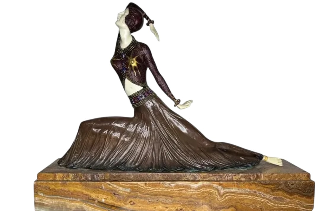 Huge Art Deco Bronze Sculpture: Size: 30 in x 24 in