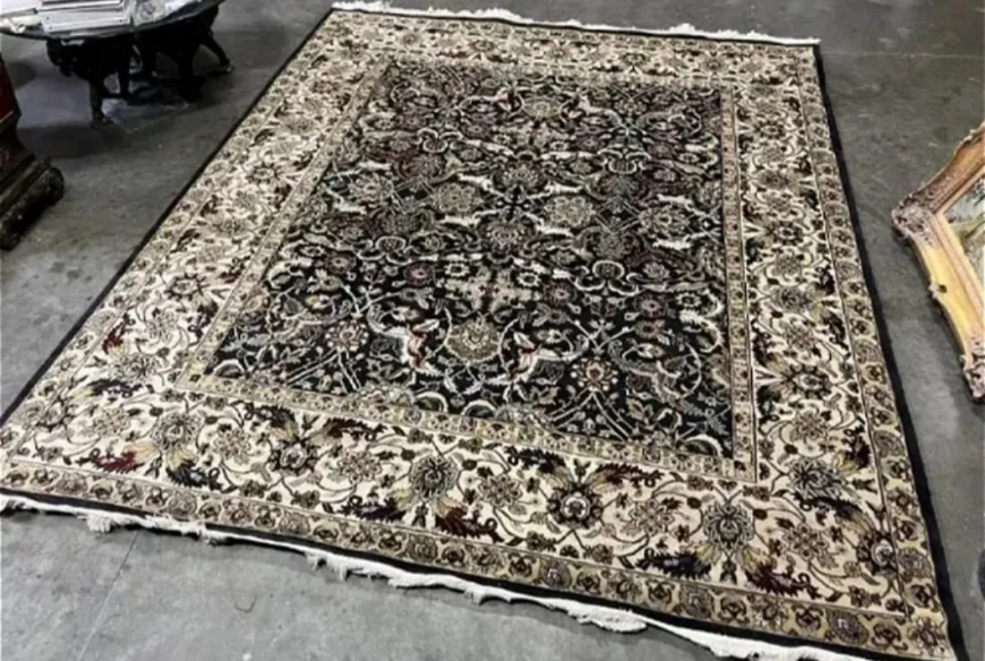 Oriental Huge Rug: Size:117 x 97 in