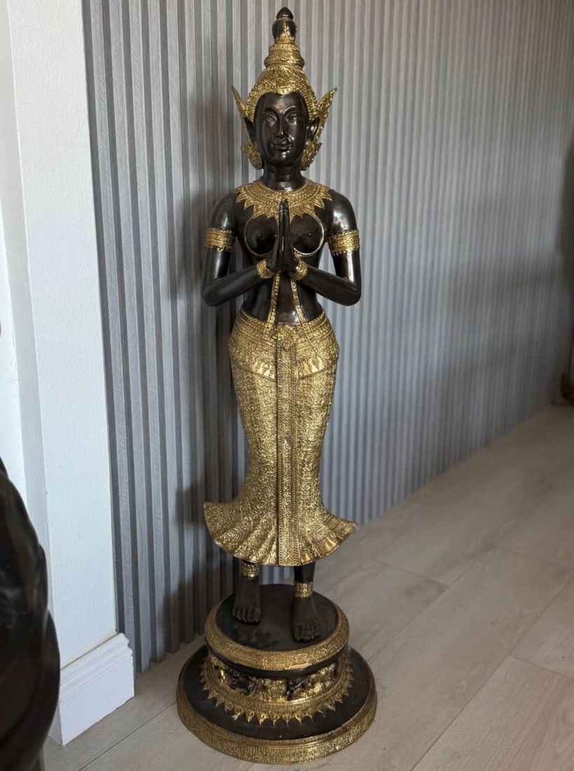 Thai Buddha Bronze Sculpture: size: 42 in H