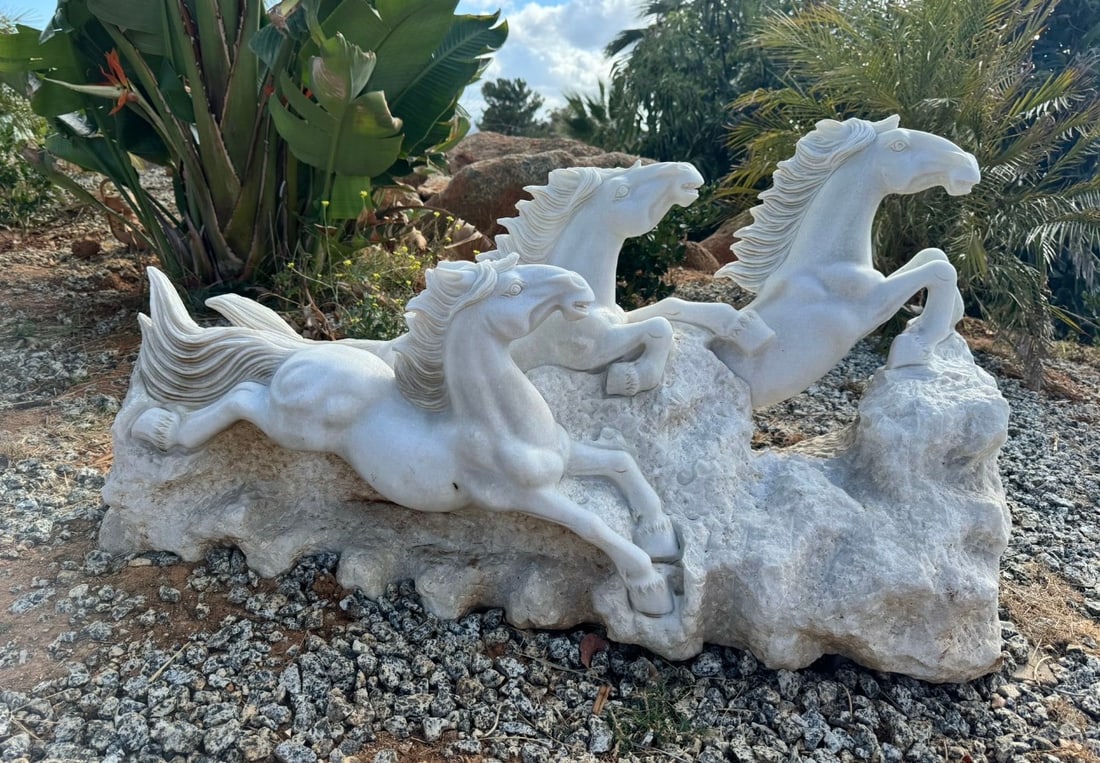 Marble Horses Scultpure: Size: