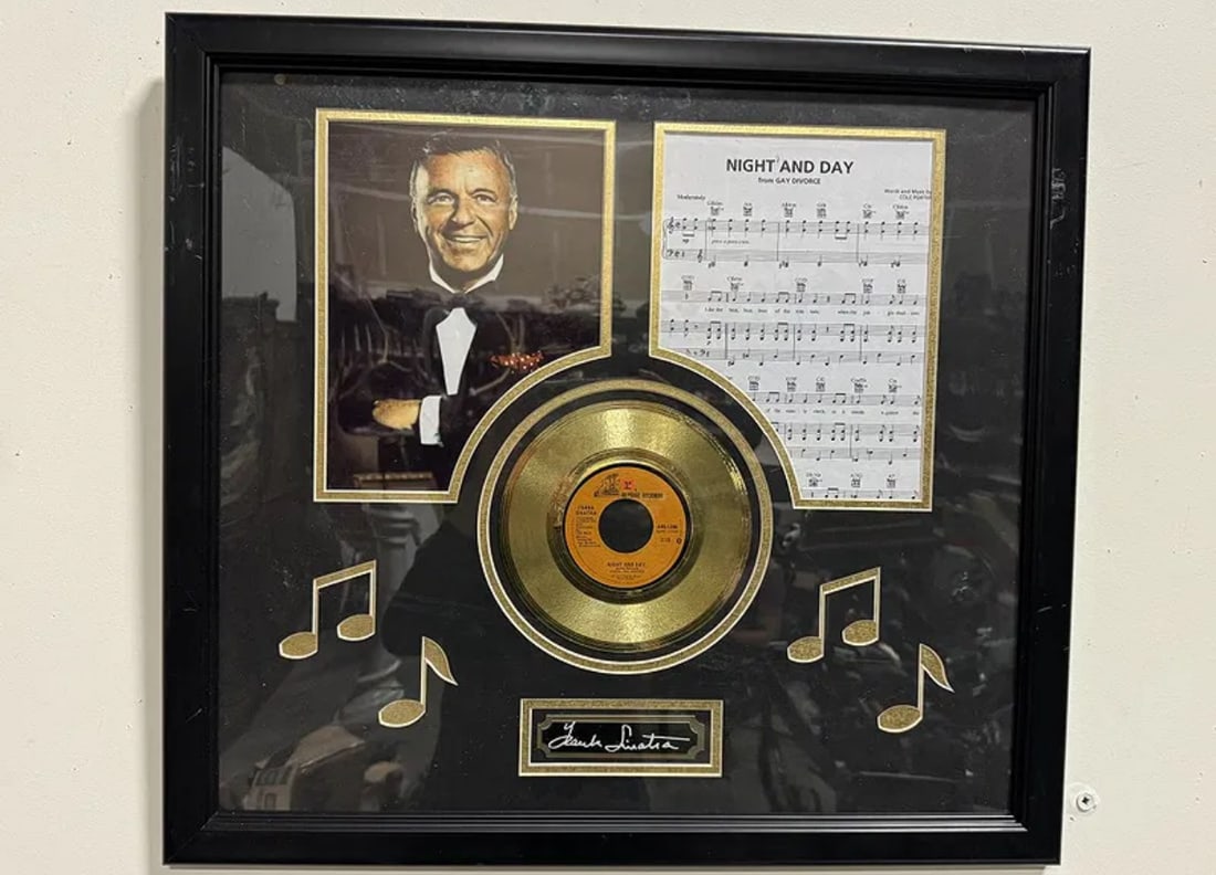 Frank Sinatra Memorabilia: Size: 24 in x 22 in