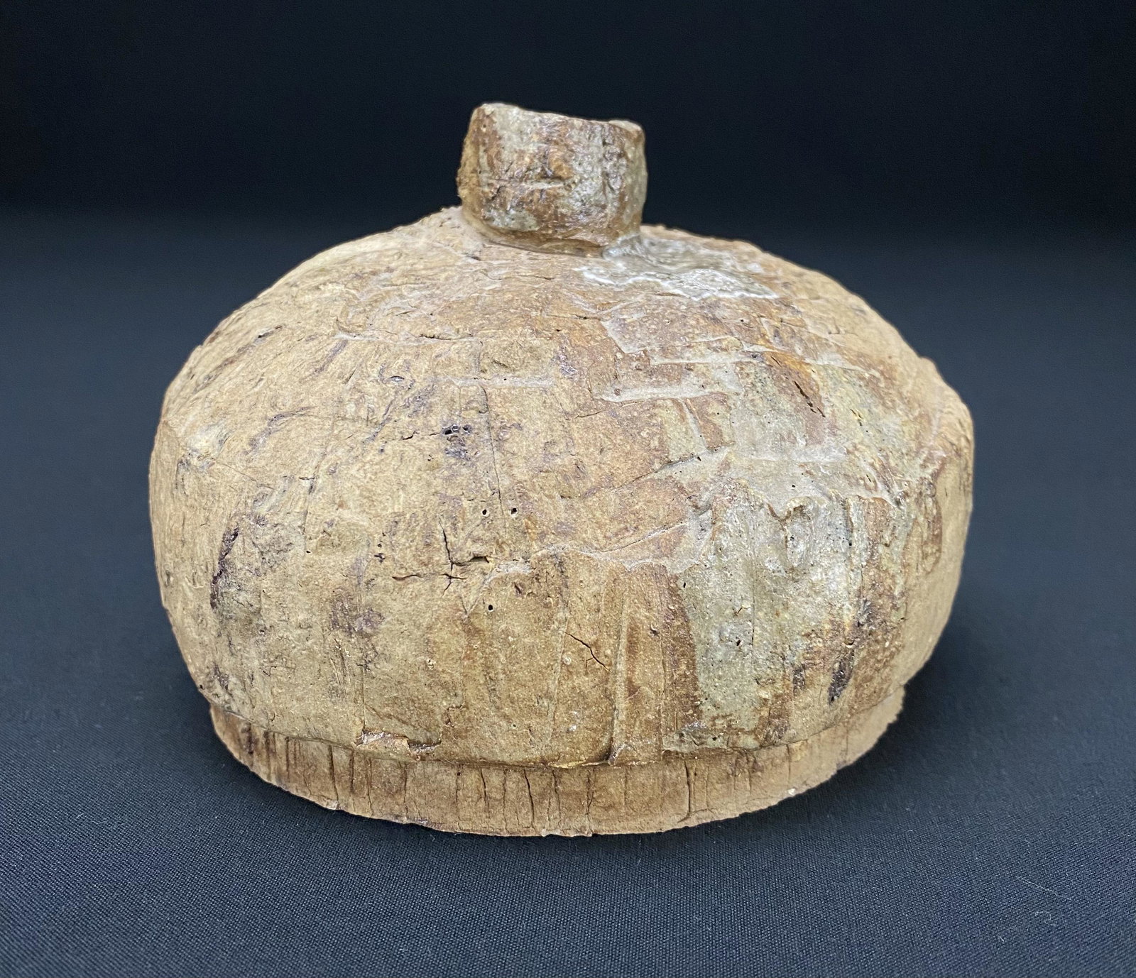 Vintage Brutalist Studio Pottery Form with Studio Stamp: Vintage brutalist studios pottery form with studio stamp mark. This pottery form is nicely crafted and glazed. It is in good estate condition. The piece is 3.75 inches tall and 5.5 inches wide.