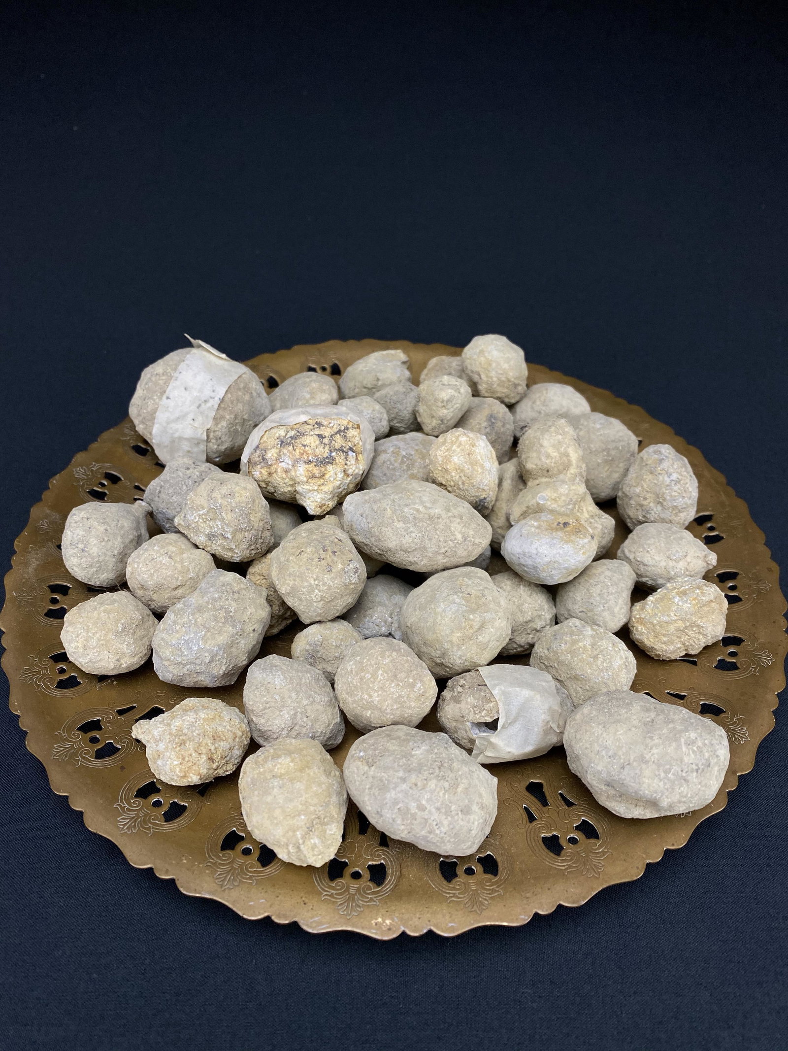 Lot of Keokuk Iowa Quartz Crystal Geodes: Lot of Keokuk Iowa Quartz Crystal Geodes. Three of the geodes have been opened and the rest are uncracked.