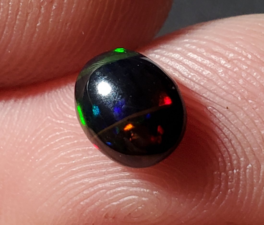 Black Ethiopian Opal Cabachon 6mm - Amazing flash!: Black Ethiopian Opal Cabachon 6mm - Amazing flash! Comes in 1" perky box