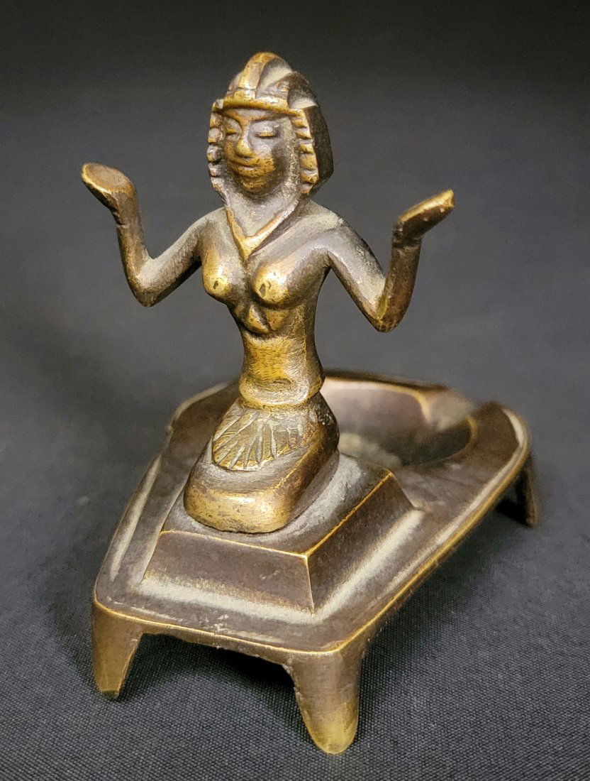 Vintage ashtray With kneeling ancient Egyptian figure.: 20th Century. Likely 1950s/60s.