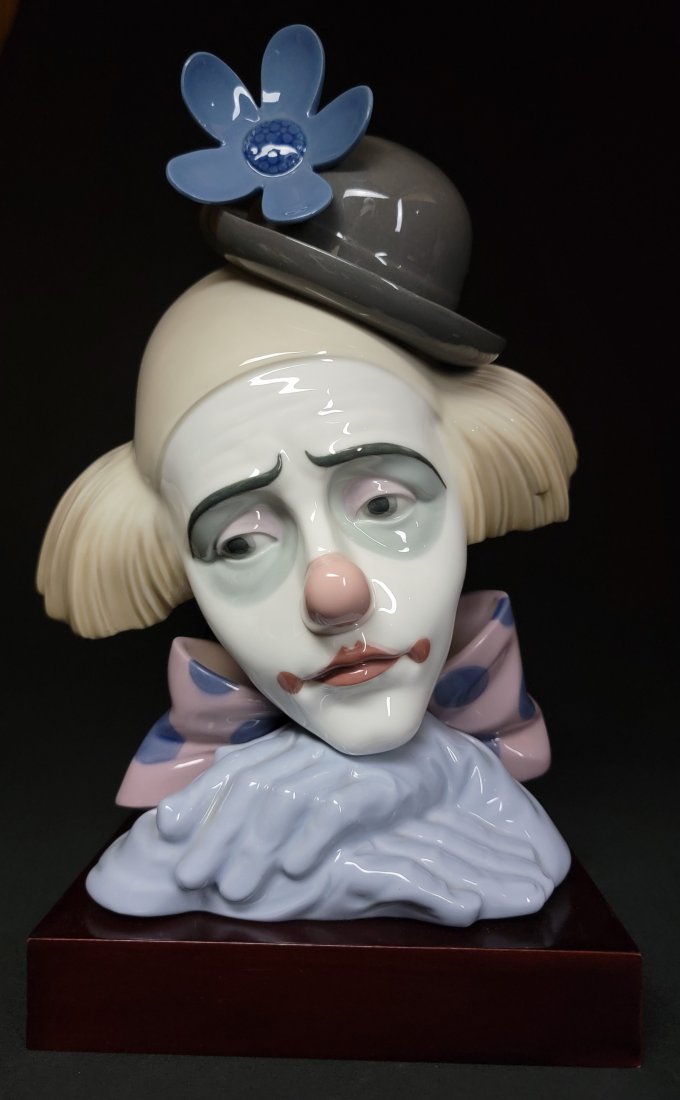 LLADRO  "Pensive Clown" Bowlerhat Porcelain Figure (1 of 10)