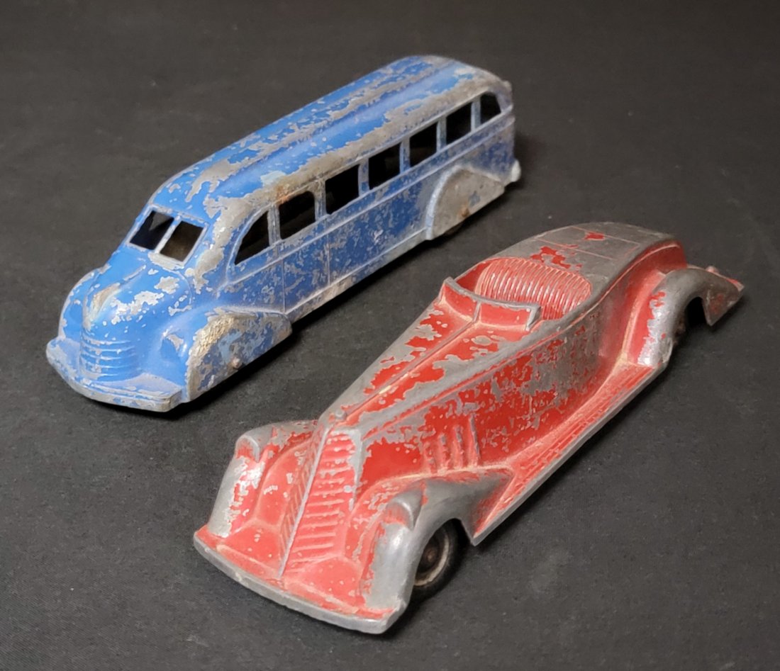 Vintage Metal Masters Toy Car and Bus: Metal Masters Company of Pottstown, Pennsylvania produced a line of what have since become highly-collectible, diecast play vehicles and toys from 1949-1956.