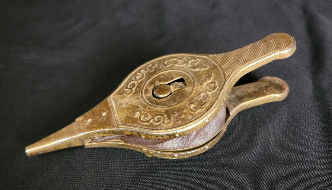 Vintage Brass Bellow Table Cigarette Lighter C.1950s (1 of 6)