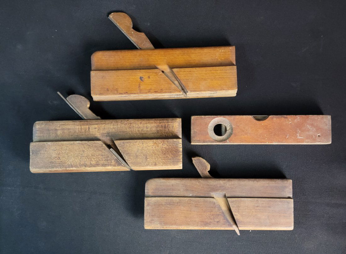Set of 3 Antique Molding Planes and 1 level (1 of 10)