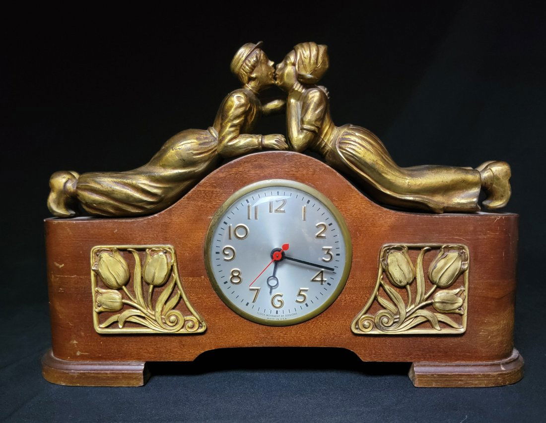 Rare Sessions mantle clock - Kissing Dutch boy & girl (1 of 8)
