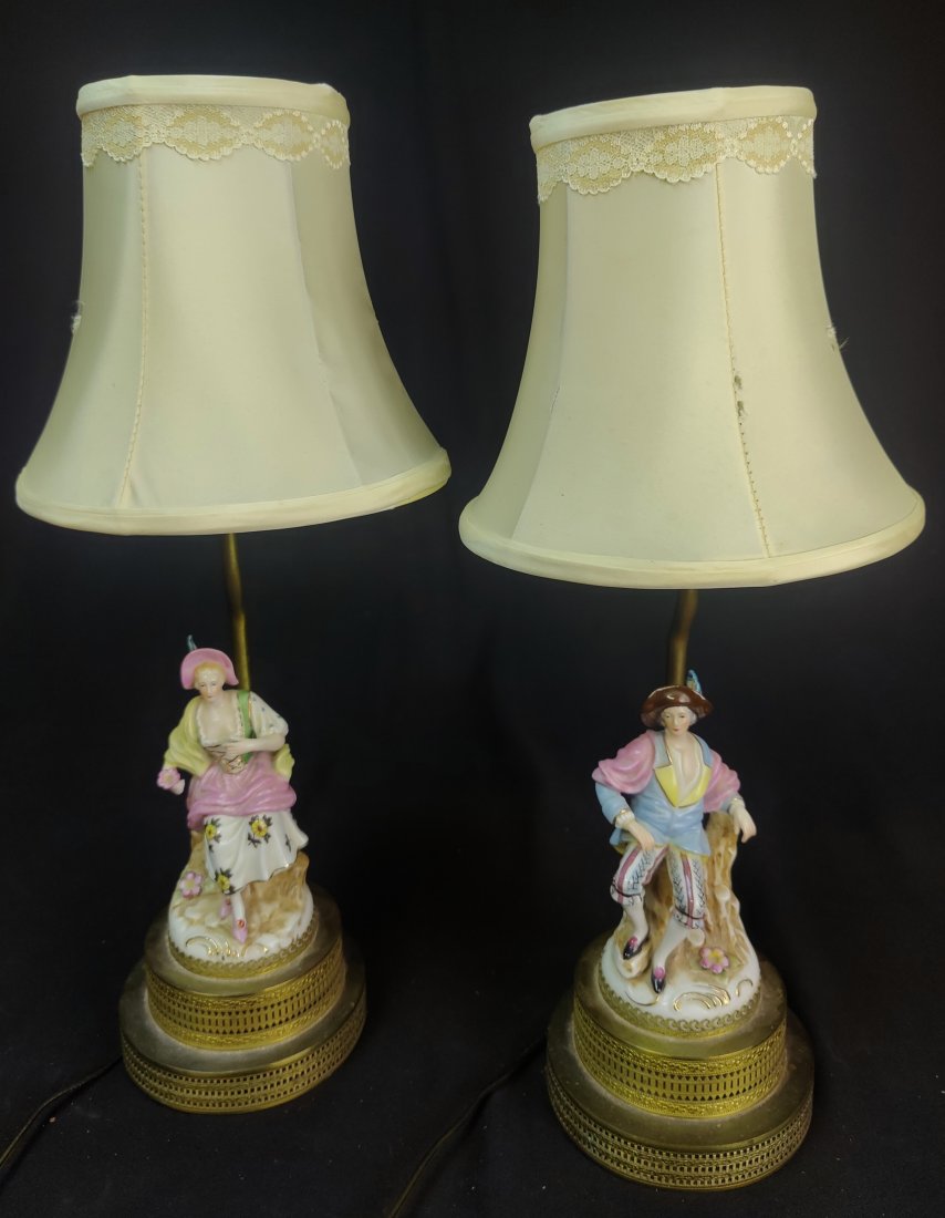 Pair of Vintage Porcelain Lamps: Two lovely figural porcelain lamps in working condition.