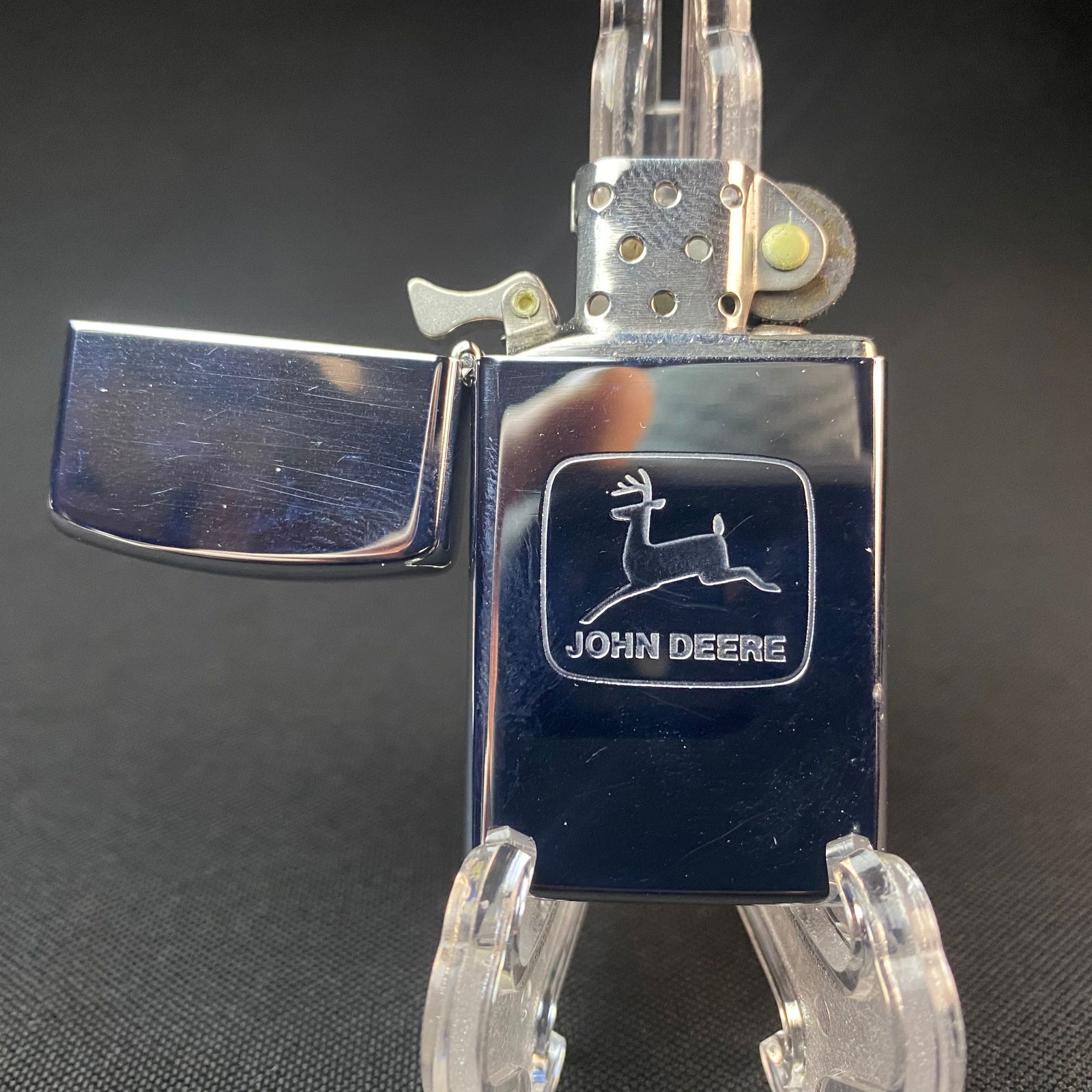 John Deer High Polish Chrome Slim Zippo Lighter (1 of 6)