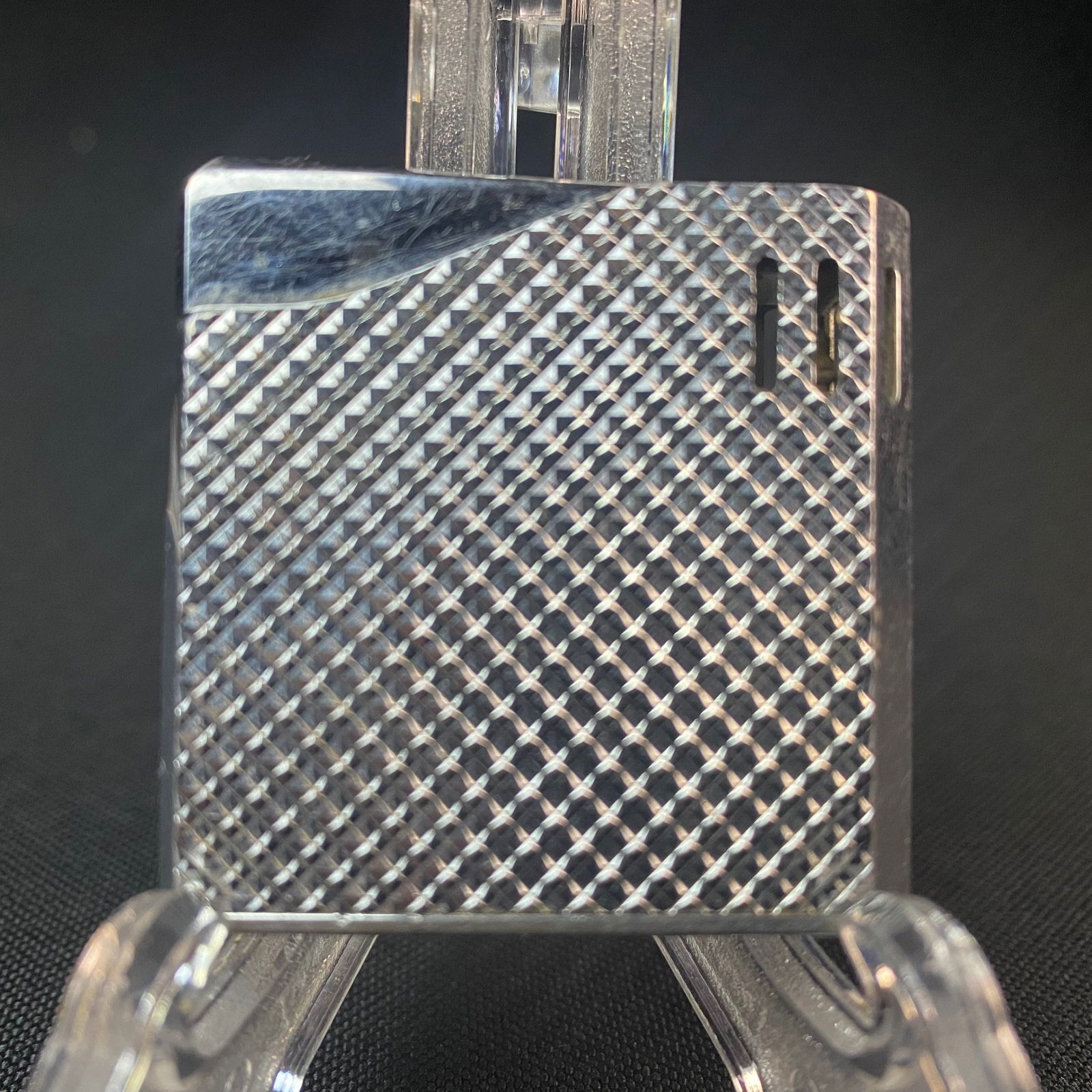Maruman Halley Silver Collectible Electric lighter: Maruman Halley Silver Collectible Electric lighter. Used. Condition is good. Maruman Halley DL-6 Piezo-Electric lighter Made in Japan stamped on bottom of lighter. Lighter measures 1 5/8 tall by 1 5/8