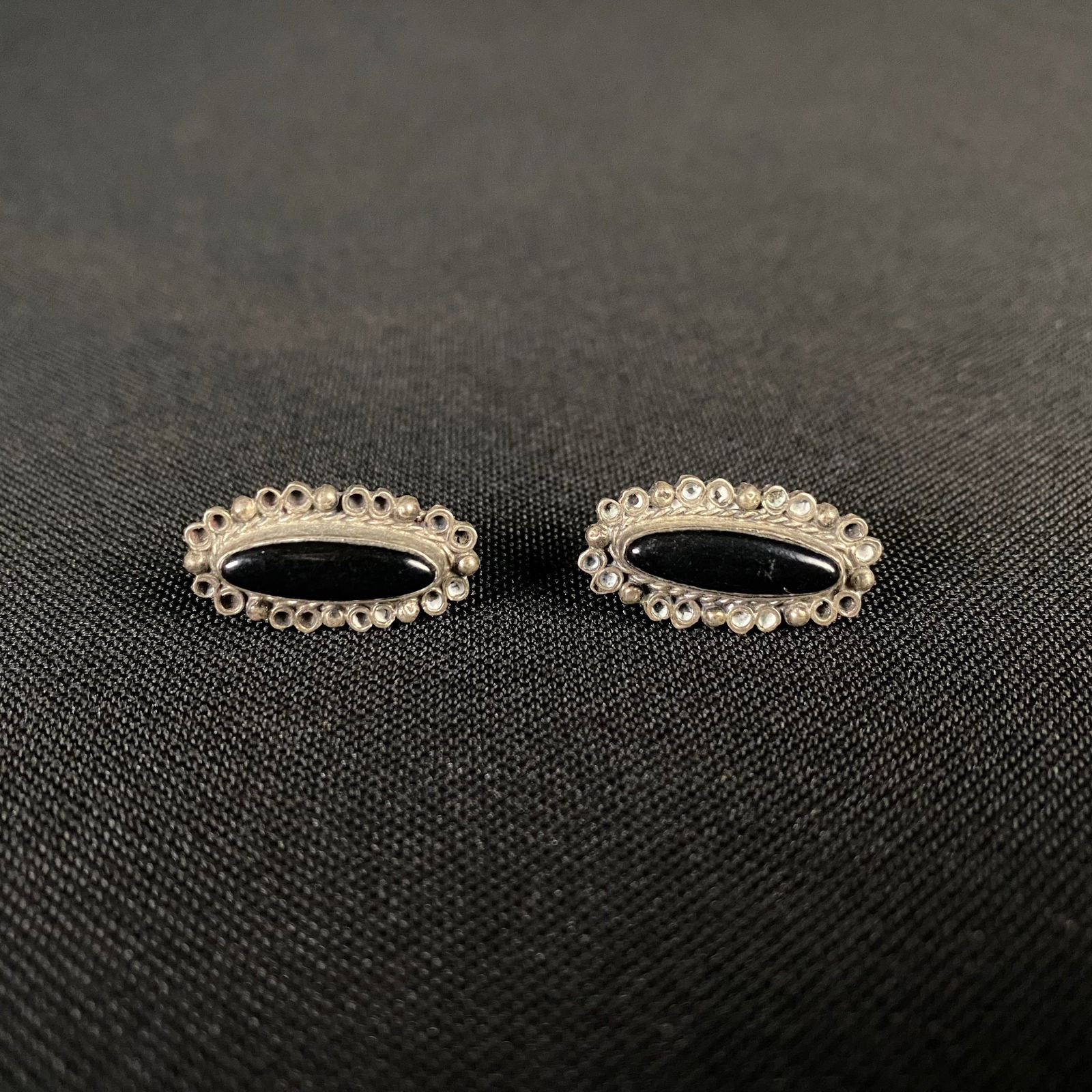 Sterling Silver Black Stone and 925 Silver Screw Back Earrings: Sterling Silver Black Stone and 925 Silver Screw Back Earrings. Condition is good with no damage to the body or stones, but is missing one turn knob at the end of the screw back and minor surface wear