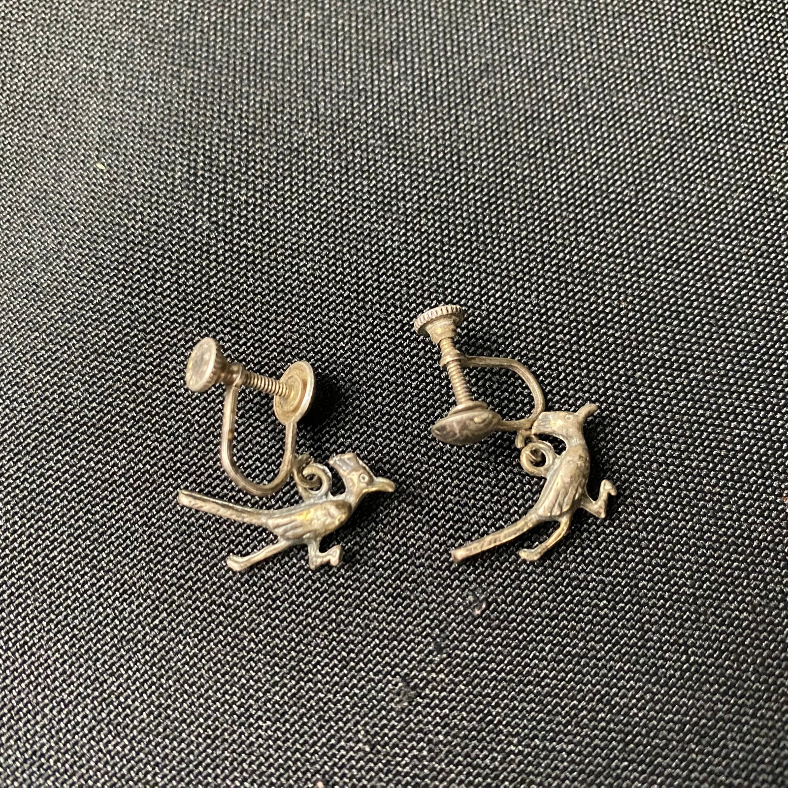 Sterling Silver Dangling Roadrunner Screw Back Earrings: Sterling Silver Dangling Roadrunner Screw Back Earrings. Condition is Excellent with no damage, and minor surface wear. The Roadrunners face opposite directions when hanging. The round button front of