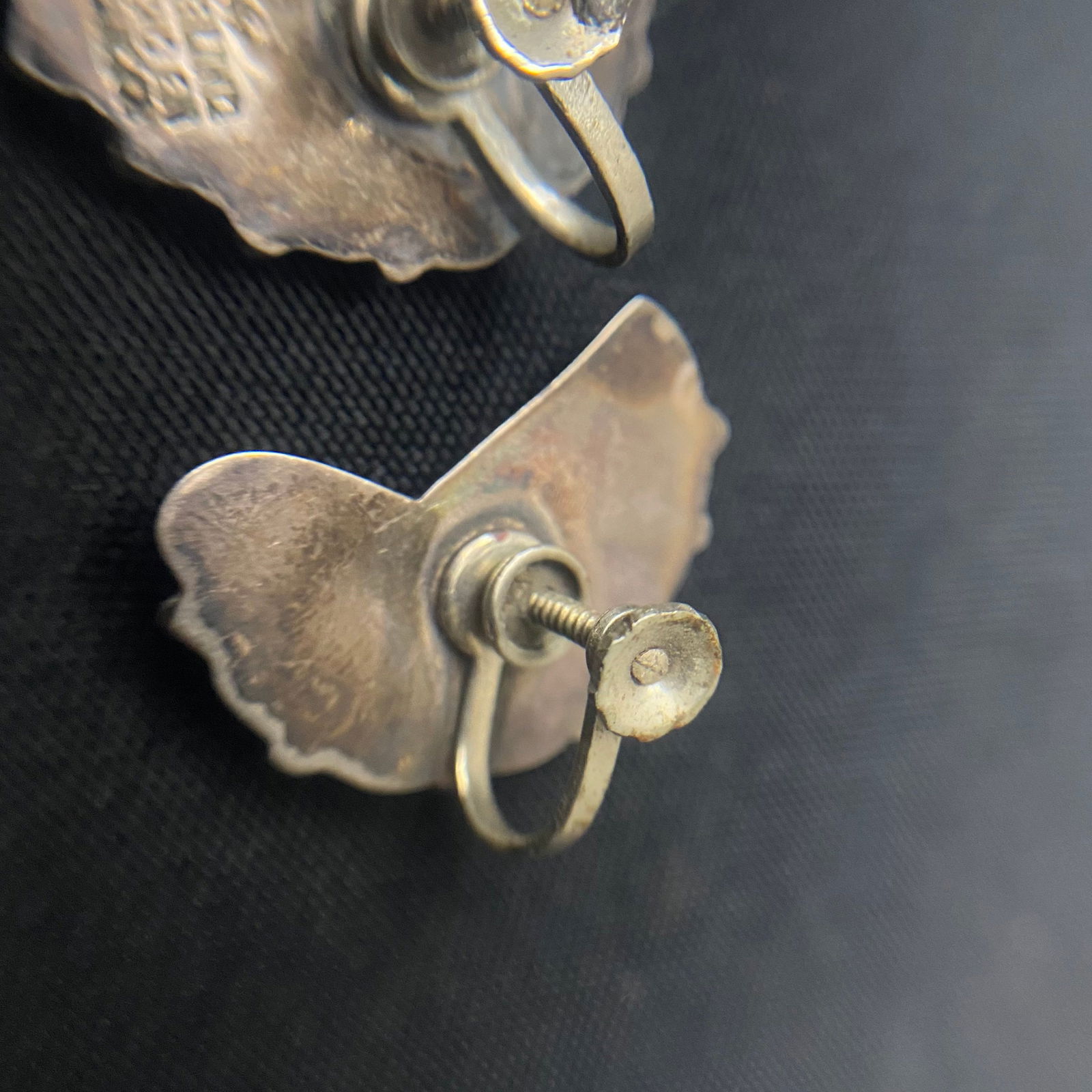 Sterling Silver Segmented Shell-like Designed Screw Back Earrings - 8